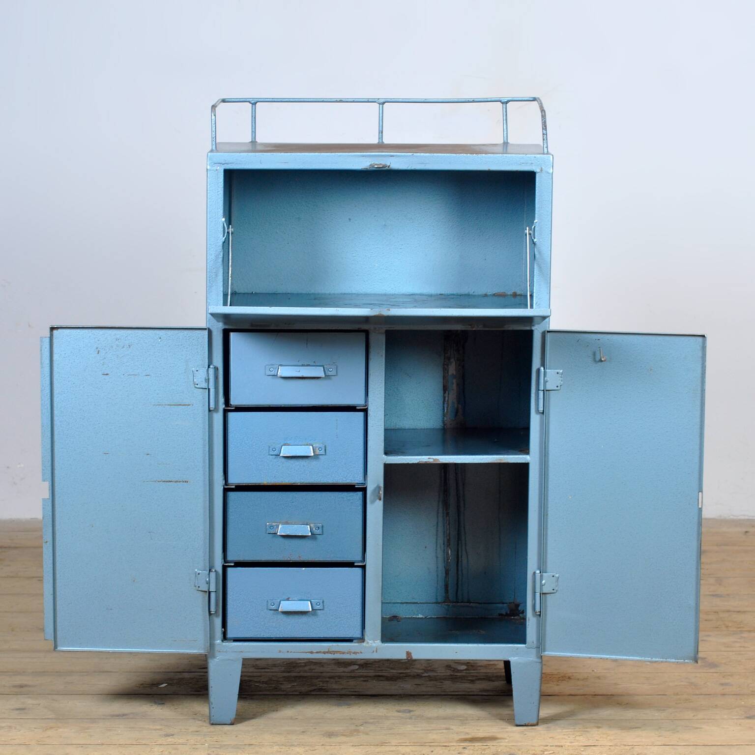 Cabinet industriel à quatre tiroirs des années 1970