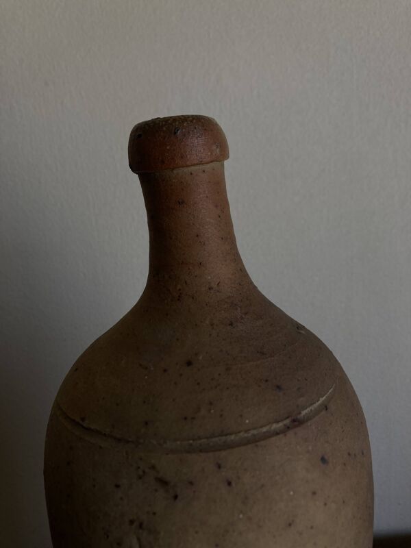 Bouteille penchée de campagne 1950 XL grès brut terre cuite