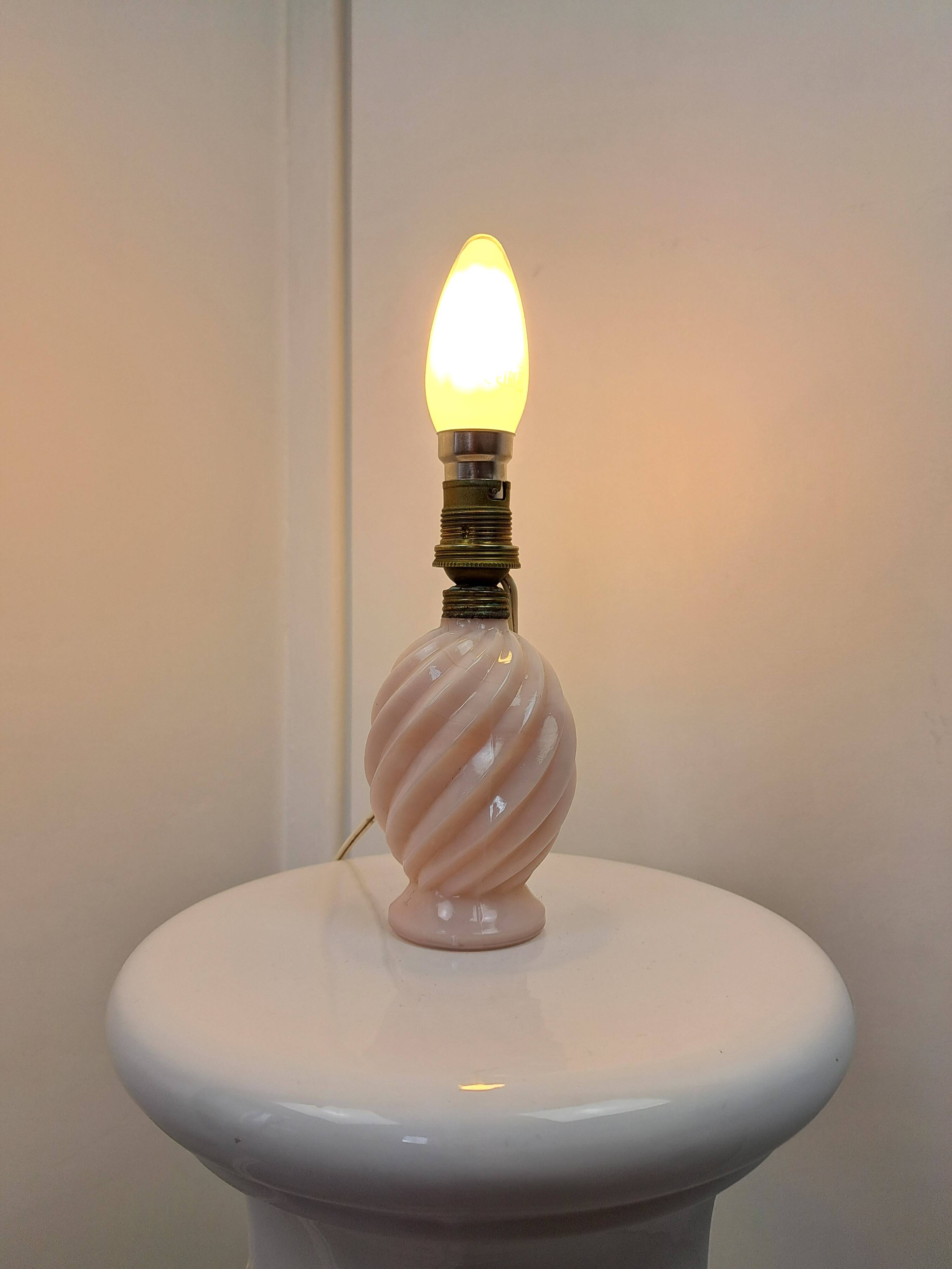 Chatard 70s swirl resin lamp base