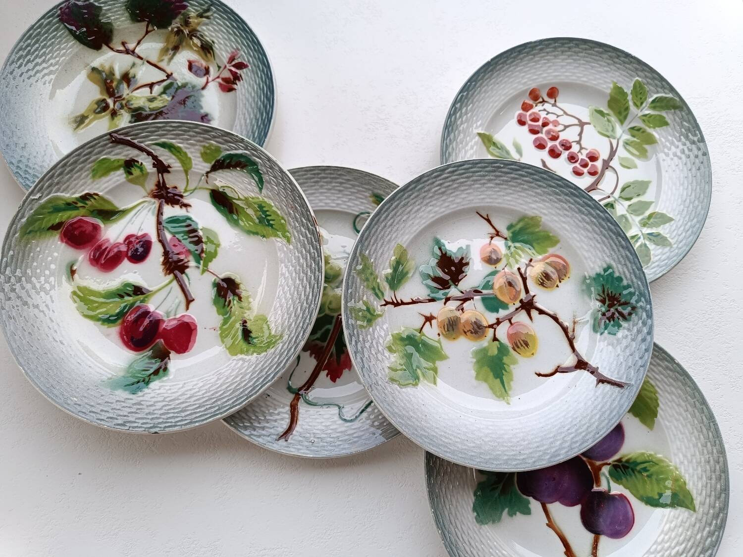 Barbotine dessert plates