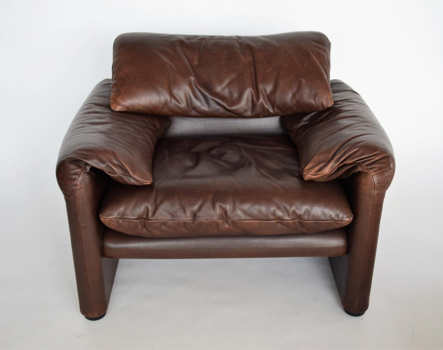 Maralunga armchair in leather & Ottoman by Vico Magistretti for Cassina 1970 s