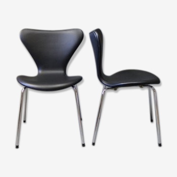 Pair of Arne Jacobsen model 3107 Chair