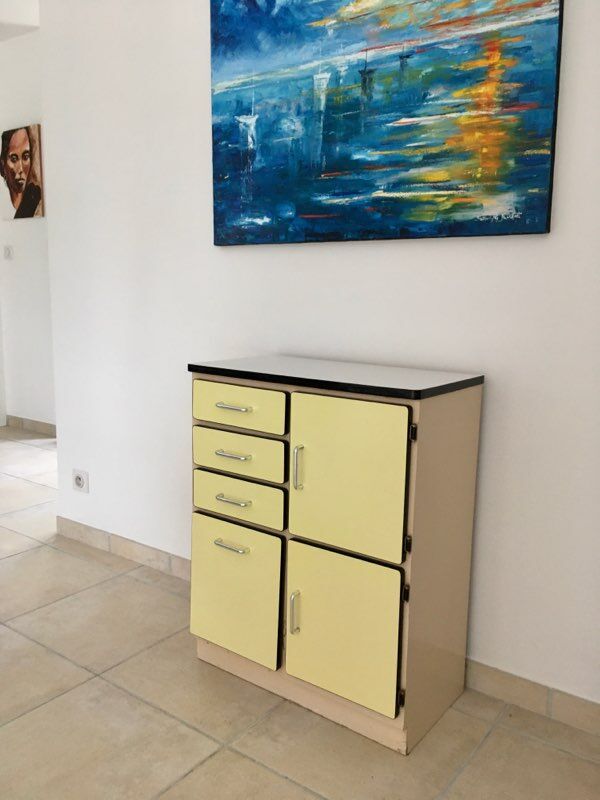 Formica kitchen buffet pale yellow