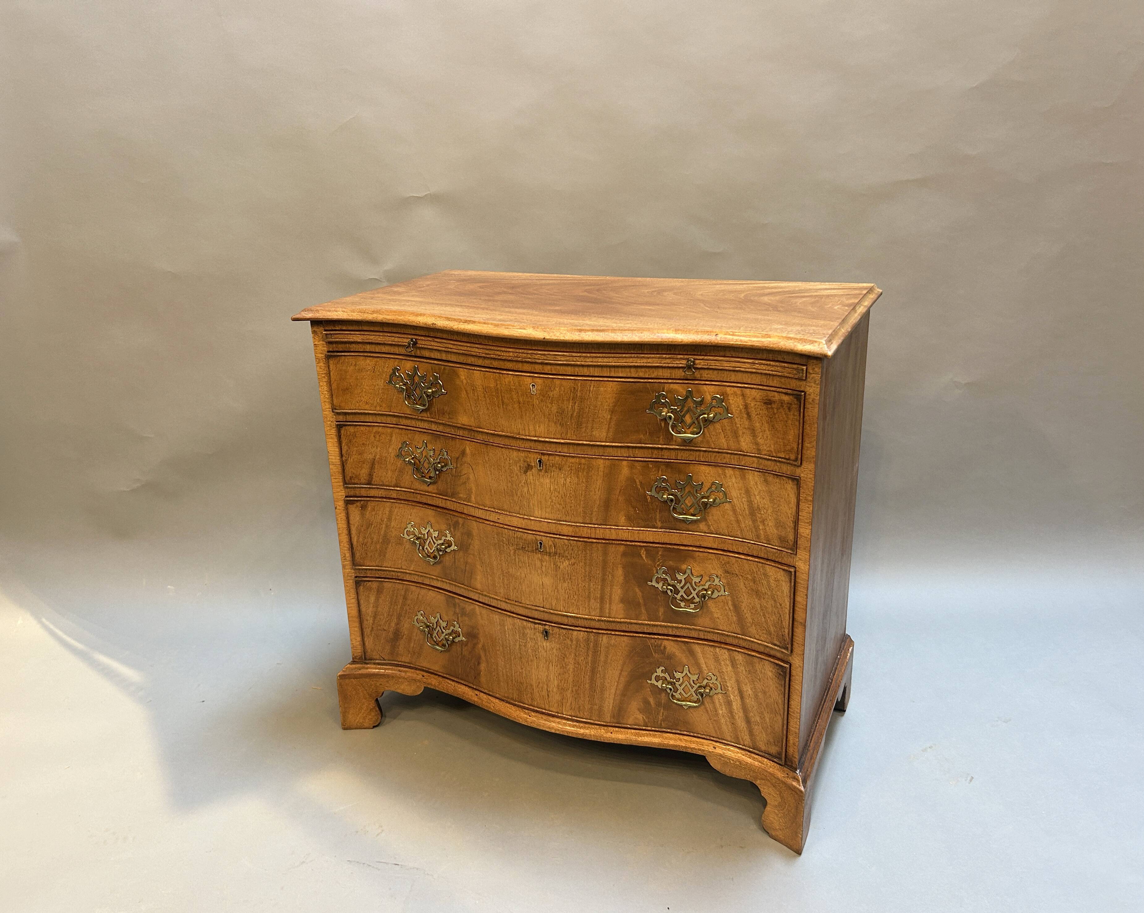 C19th Mahogany Chest Of Drawers Of Serpentine Outline