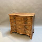 C19th Mahogany Chest Of Drawers Of Serpentine Outline