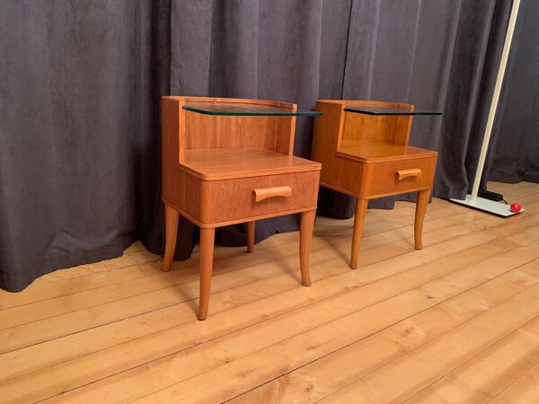 Paire de tables de chevet par Axel Larsson Bodafors Suède, années 1940.