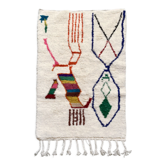 Tapis berbère marocain azilal écru à motifs multicolores 157x102cm