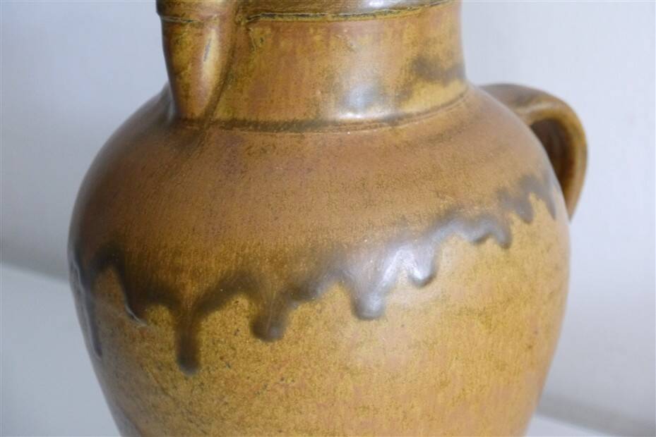Handled stoneware vase by Michel Pastore