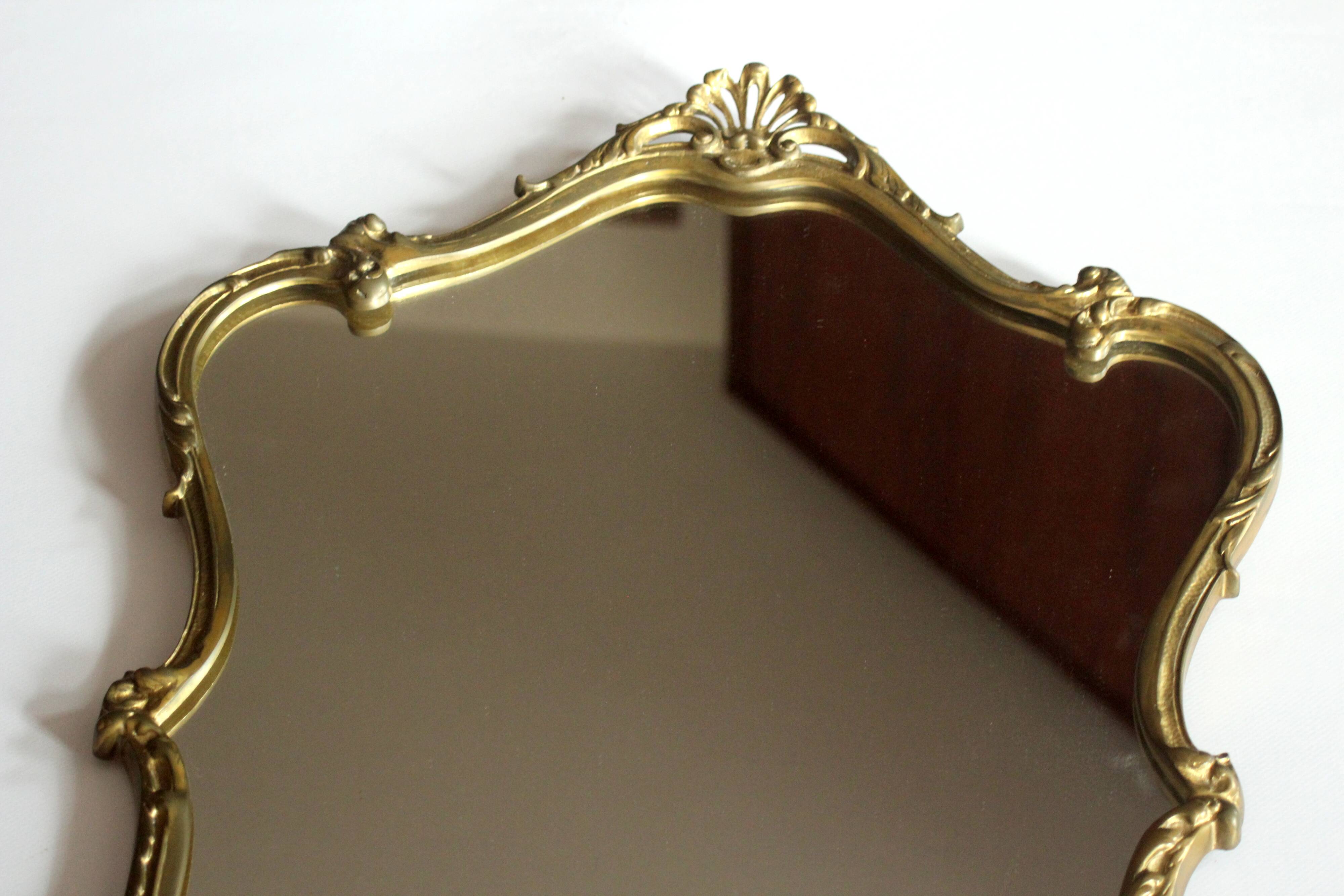 Large wall mirror with a brass frame - Vintage from the 50s