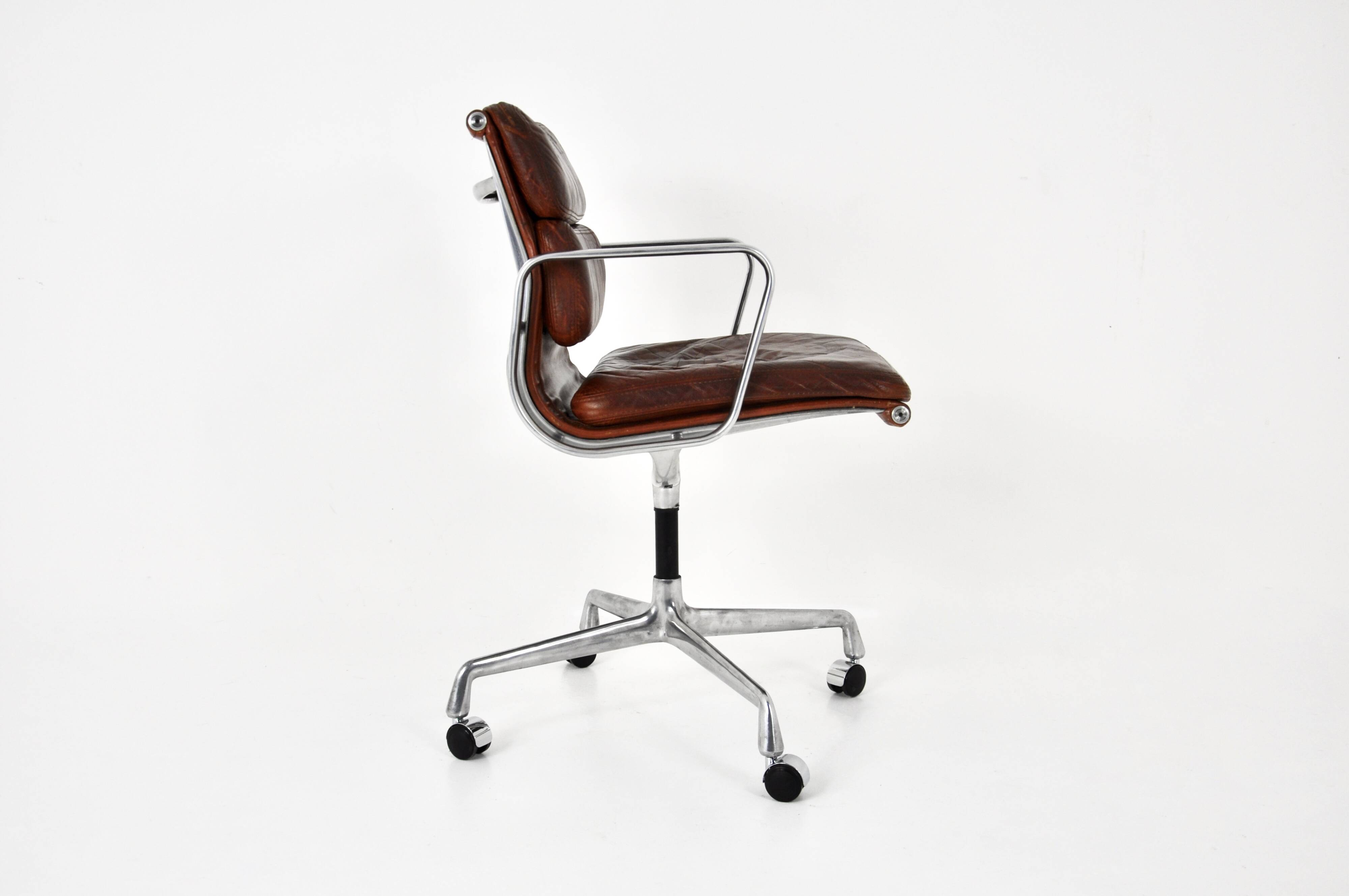 Office armchair by Charles and Ray Eames for Herman Miller, 1970