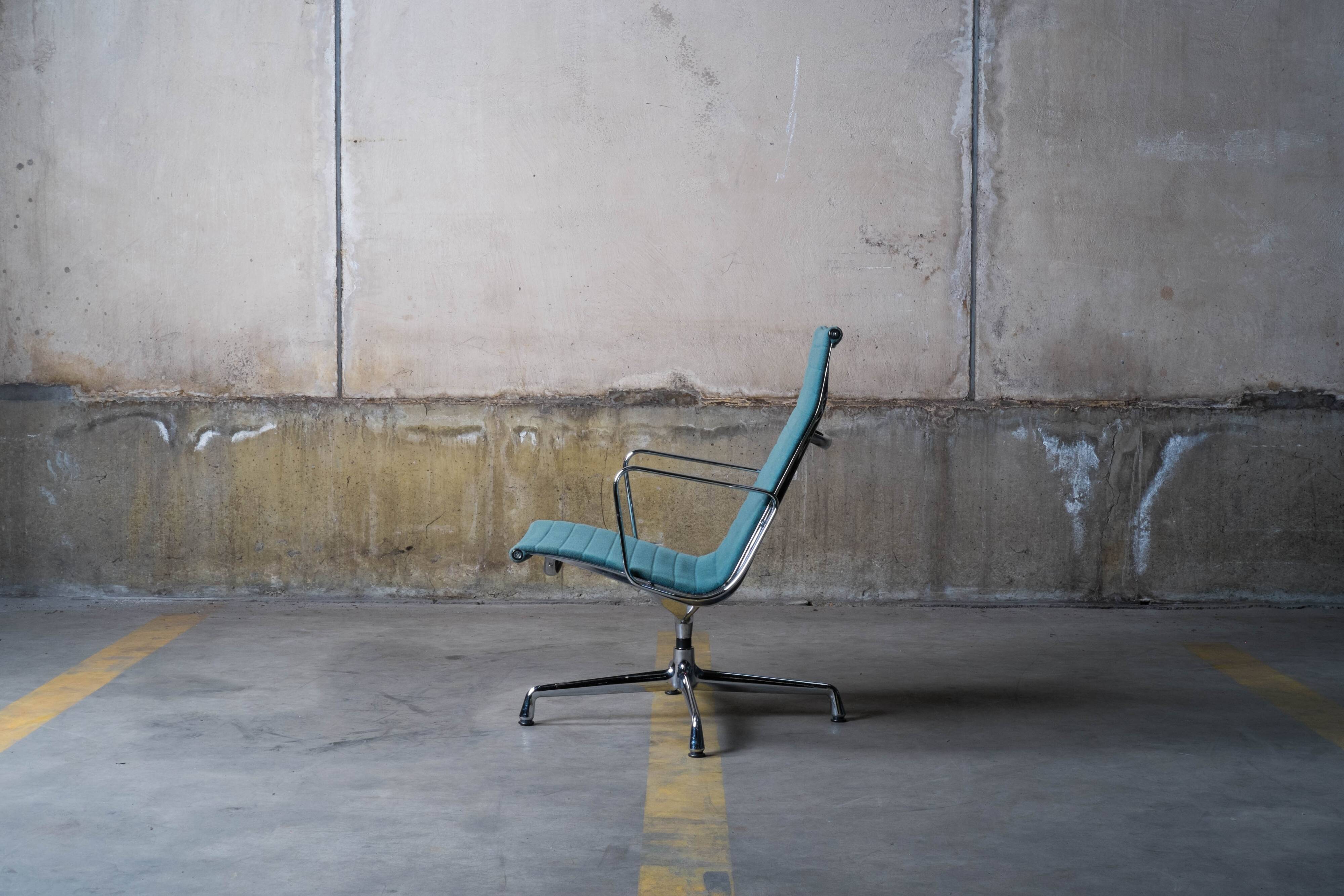 Charles & Ray Eames - Vitra EA116 easy chair