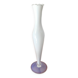 Vase en opaline blanc dentelé pieds opalescent années 50-60