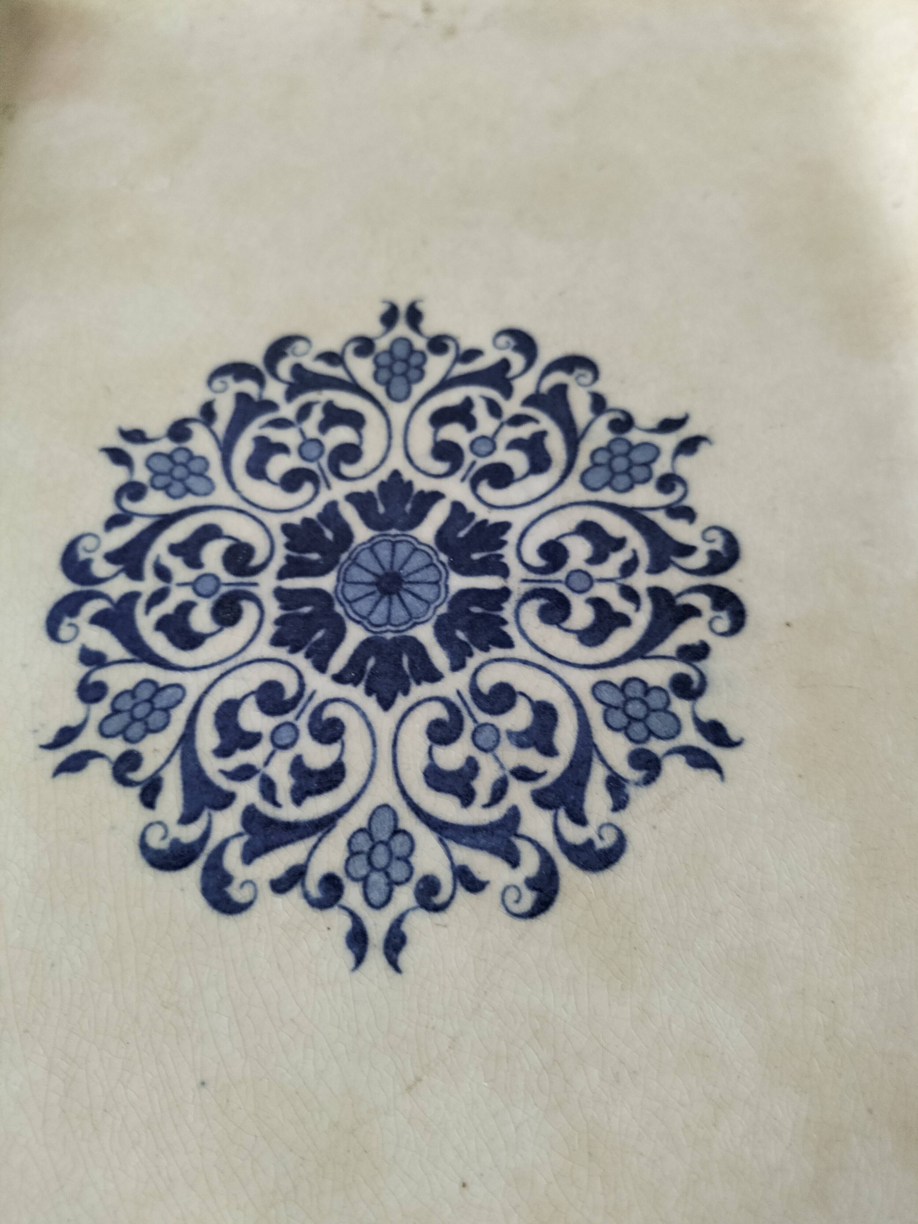 Large antique Gien earthenware dish – braided border – late 19th century