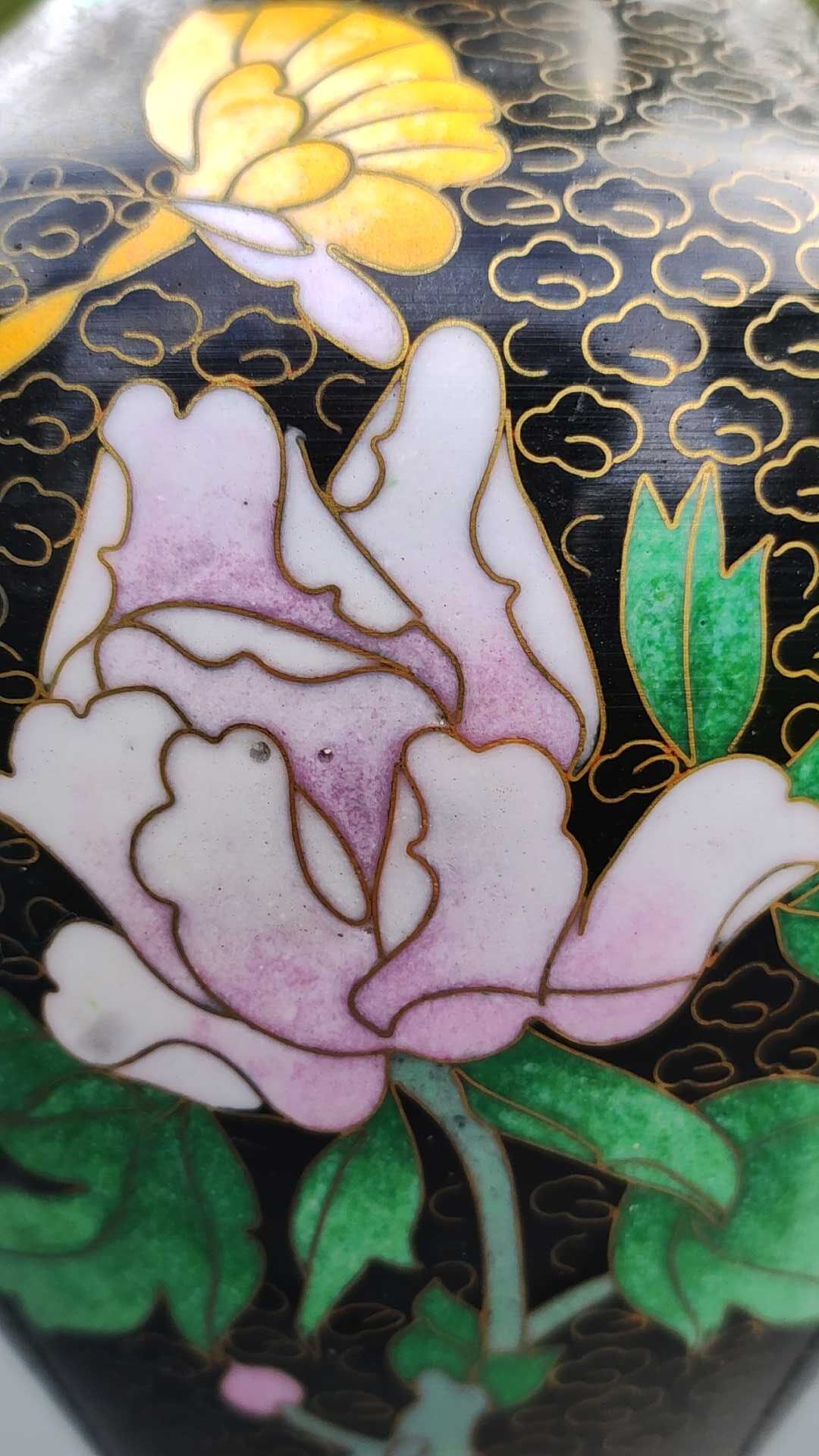 Asian handcrafted decorative vase in cloisonné enamels, neck outline & brass base