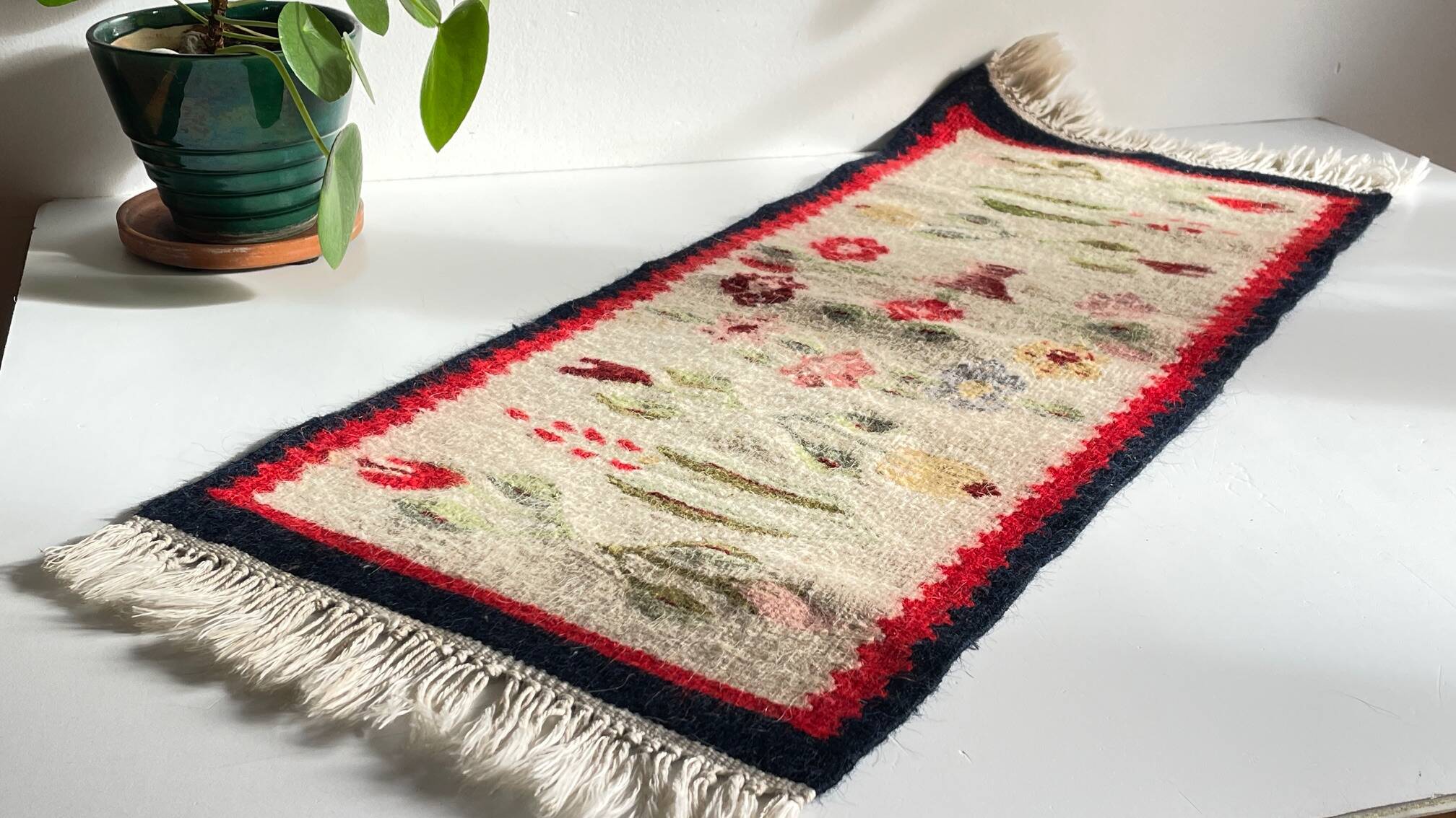 Tapis Rollakan décor de tulipes vintage