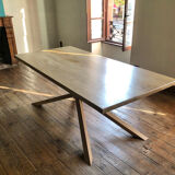 Table en bois en chêne massif