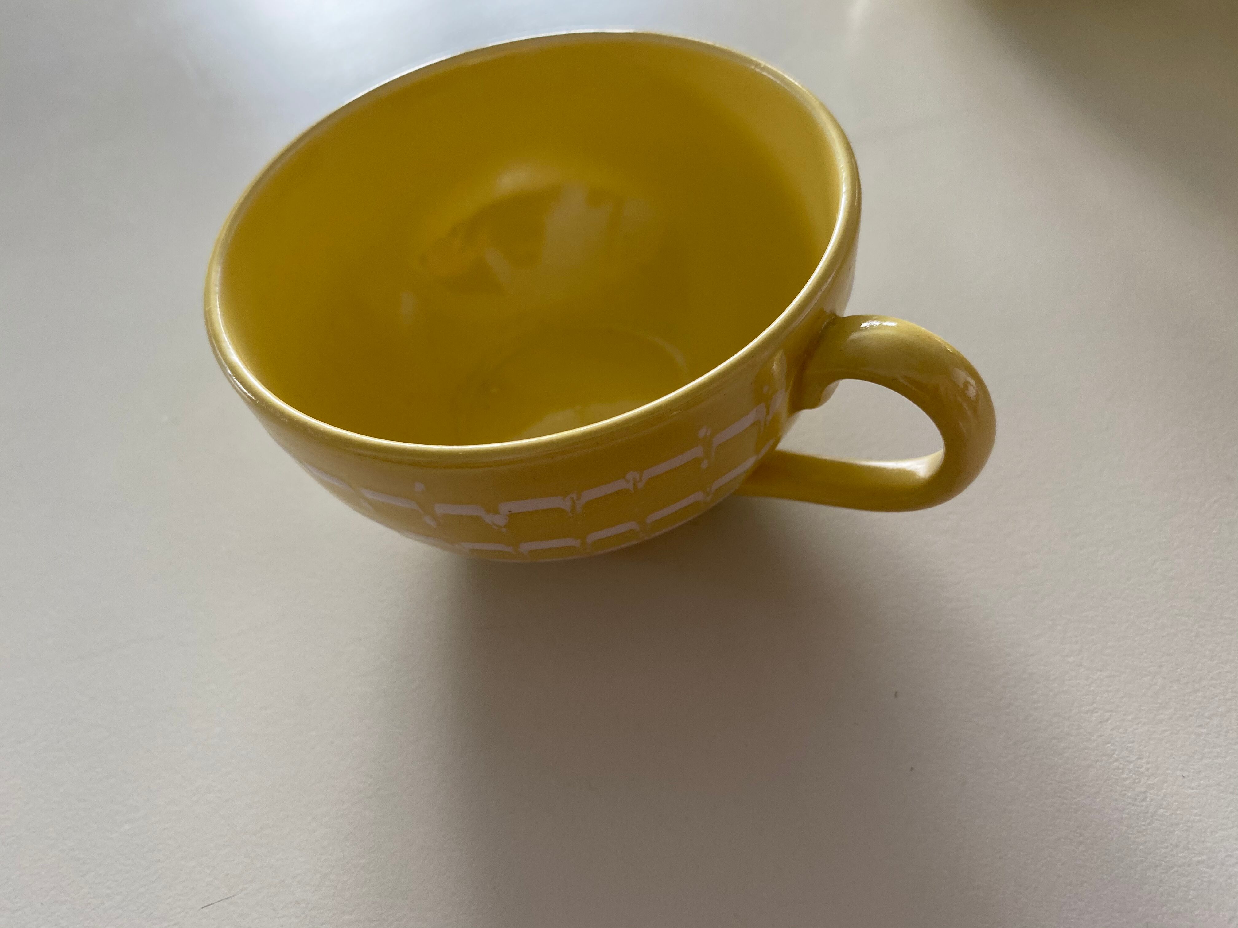 Longchamps cups and dishes