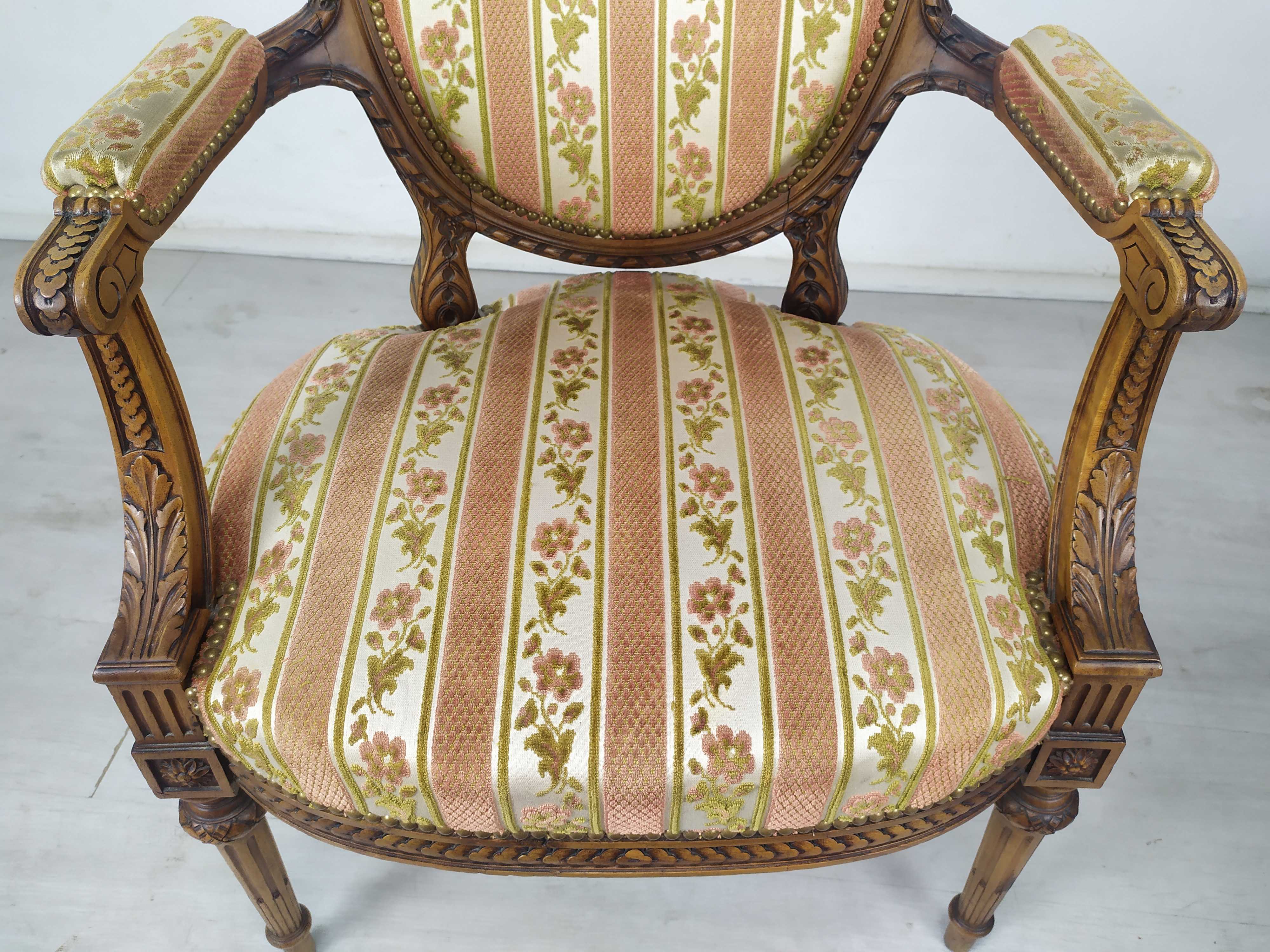Lounge armchairs bench medallion