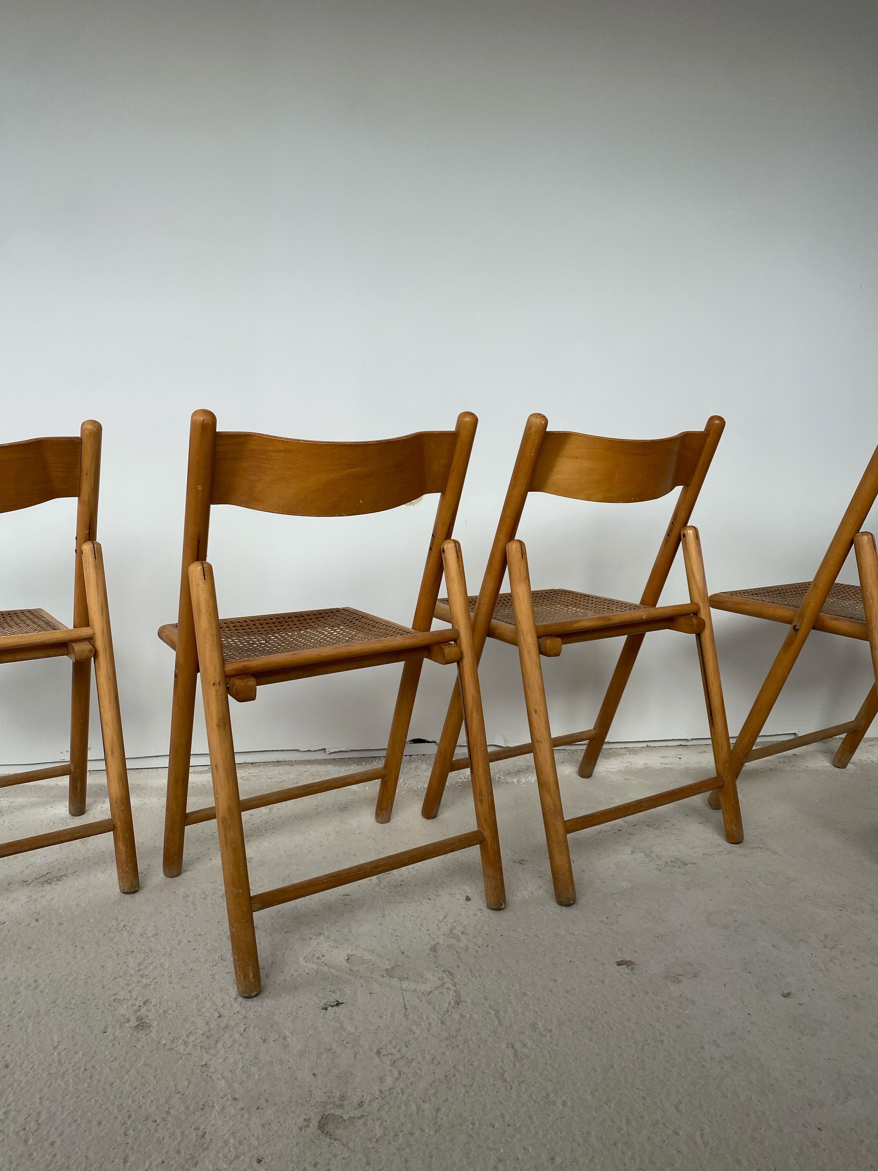 Set of 4 folding chairs, vintage design, wooden structure and canned seat. Around 1970