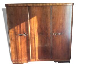 Armoire trois portes en noyer massif