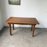 Extendable farmhouse table in oak