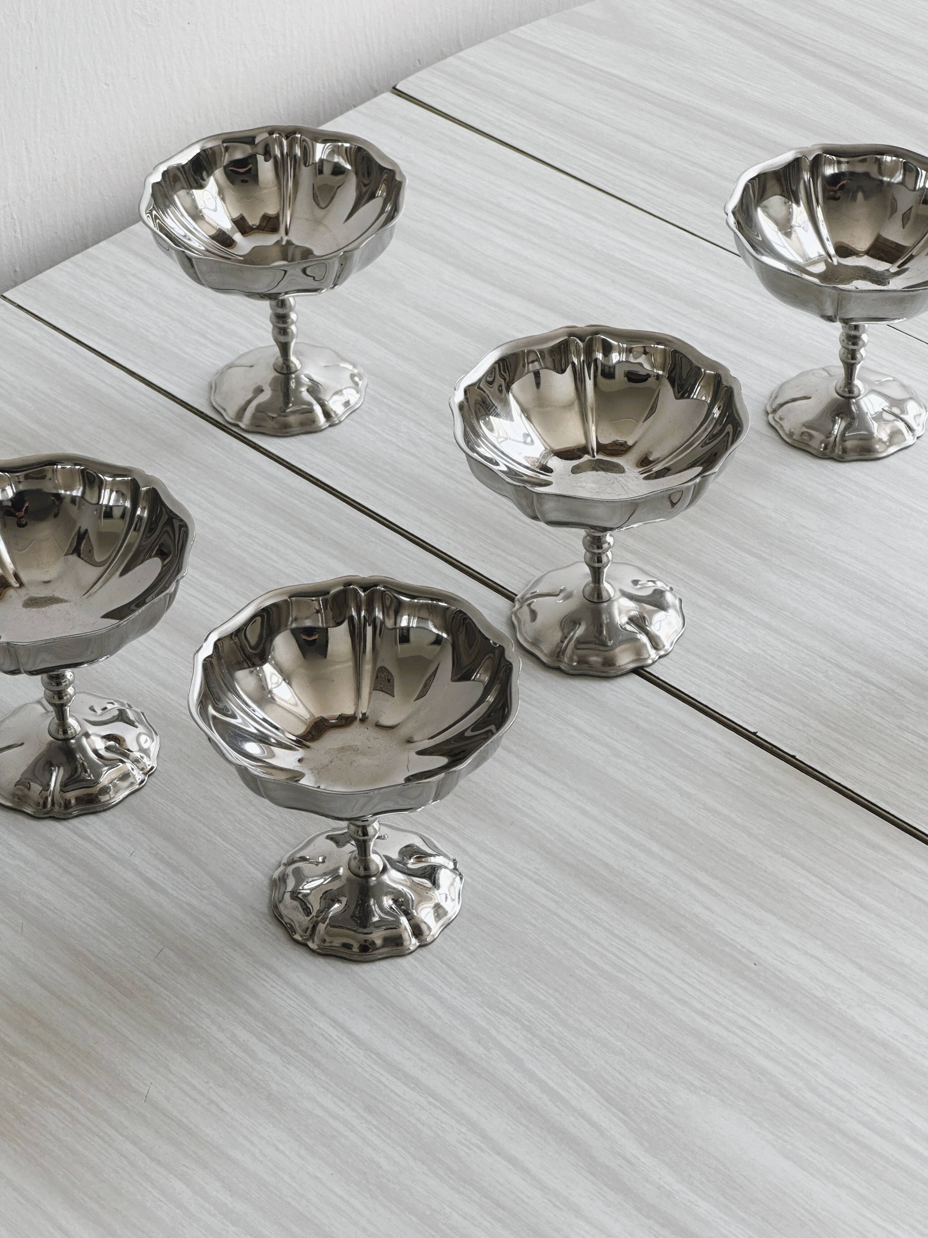 6 silver stainless steel bowls.