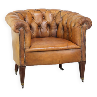 Fauteuil chesterfield sur roulettes en cuir de mouton