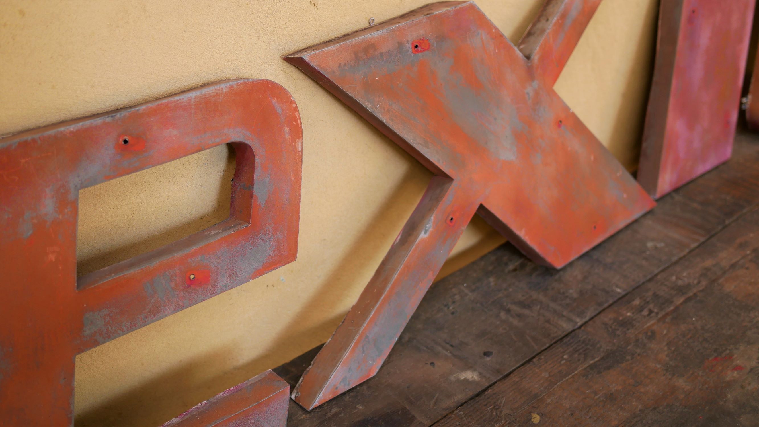 Letter to sign vintage metal "T".