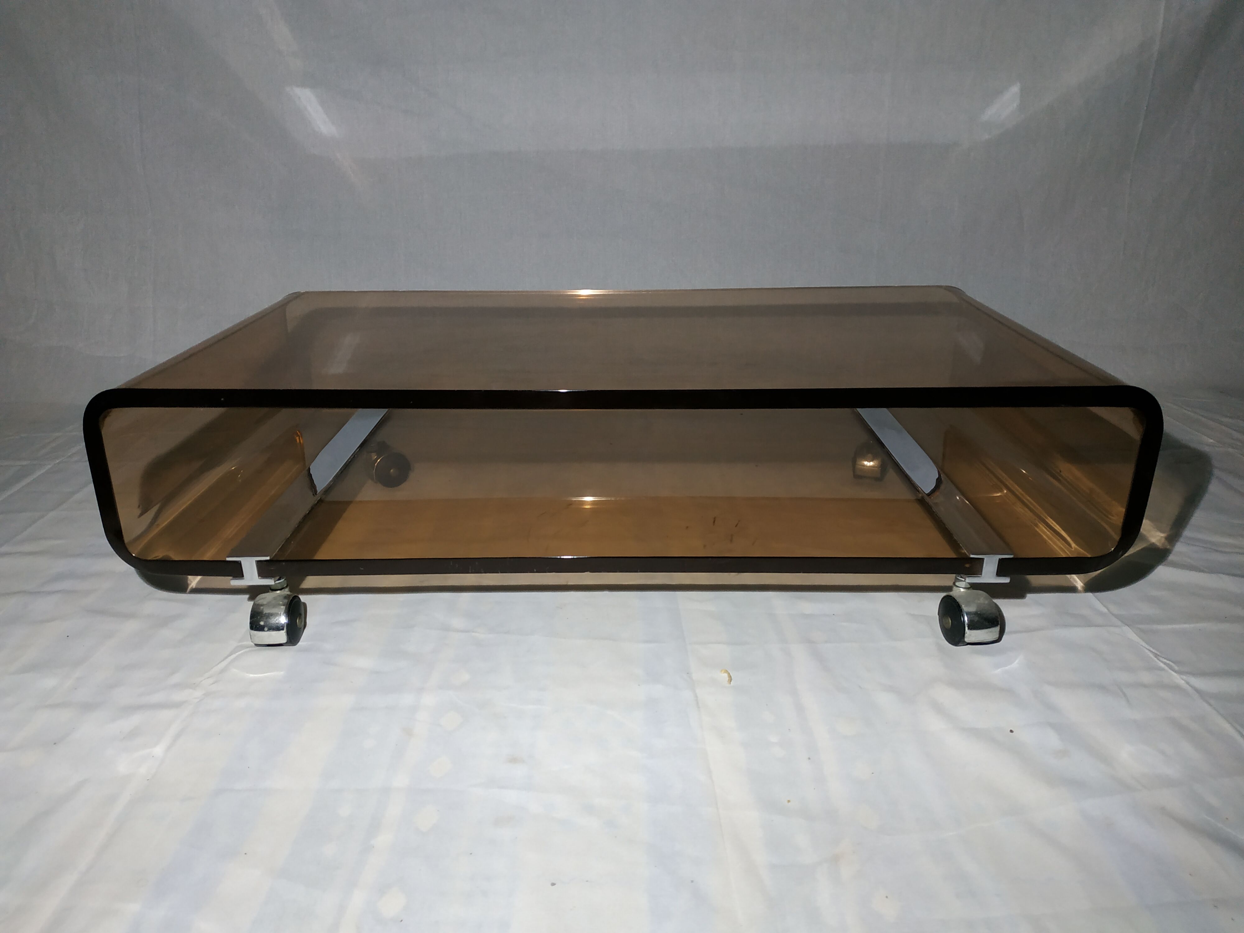 Vintage coffee table in plexiglas 1970