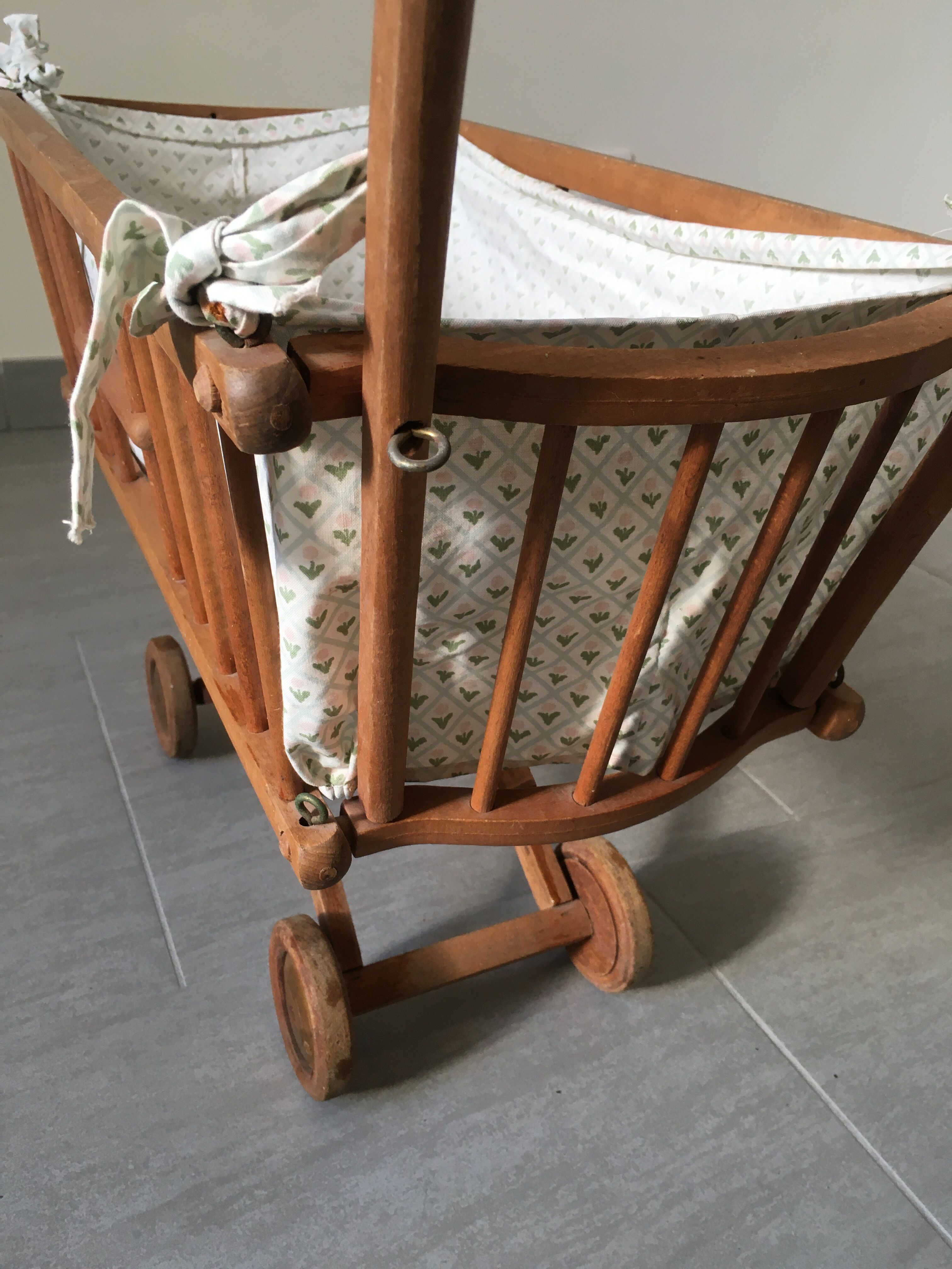 Landau for wooden doll