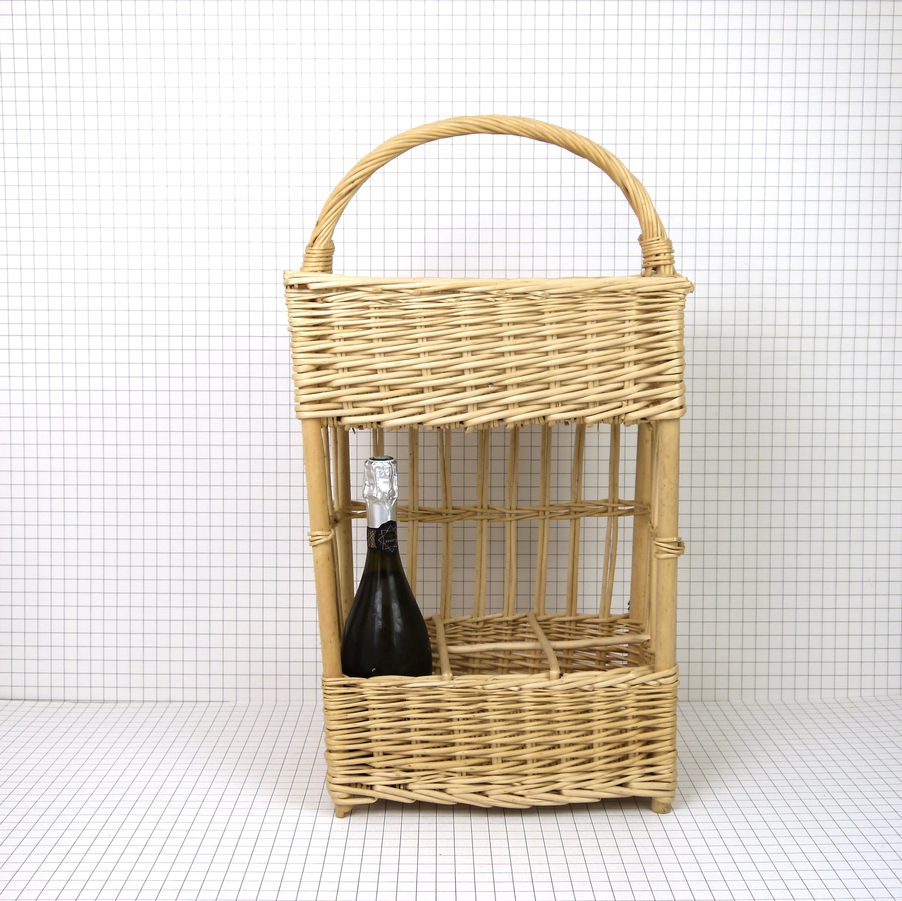 Mini bar in rattan and wicker