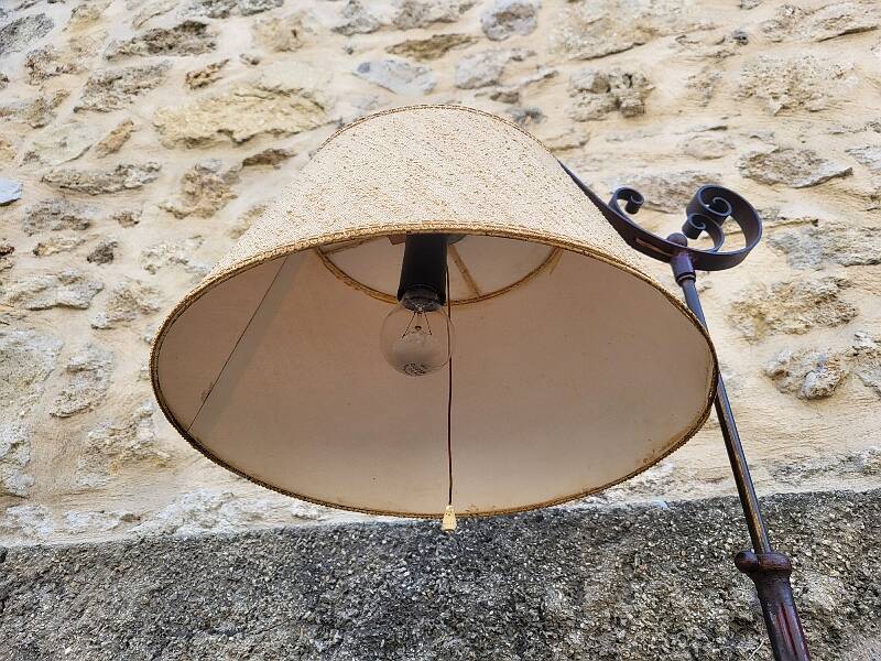 HEIGHT-ADJUSTABLE WROUGHT IRON FLOOR LAMP