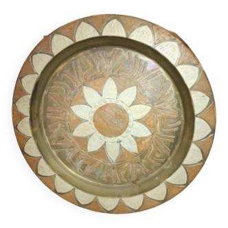 Decorative oriental plate