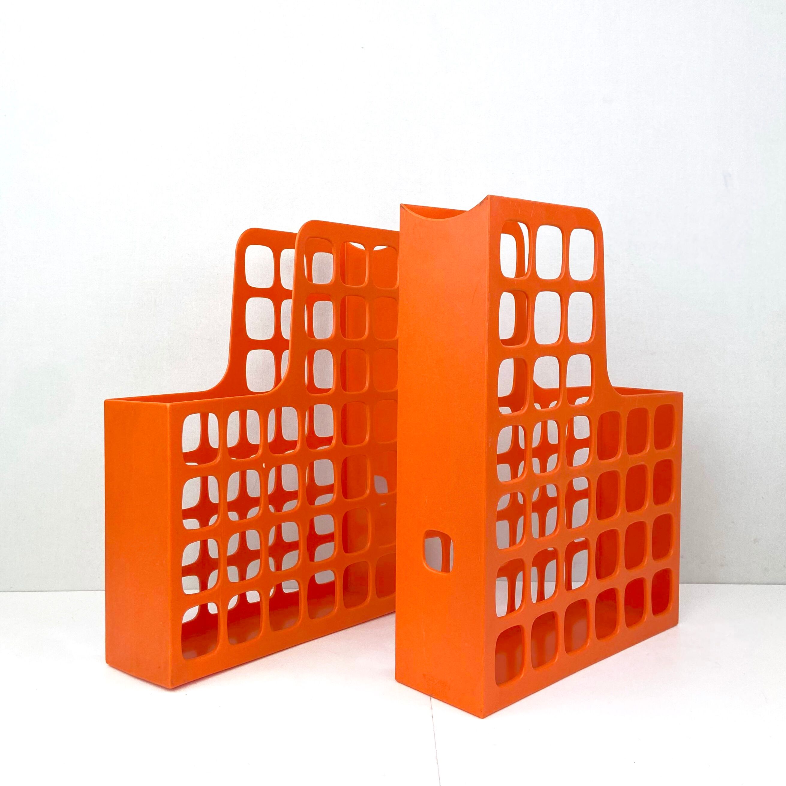 1970 - porte revue orange