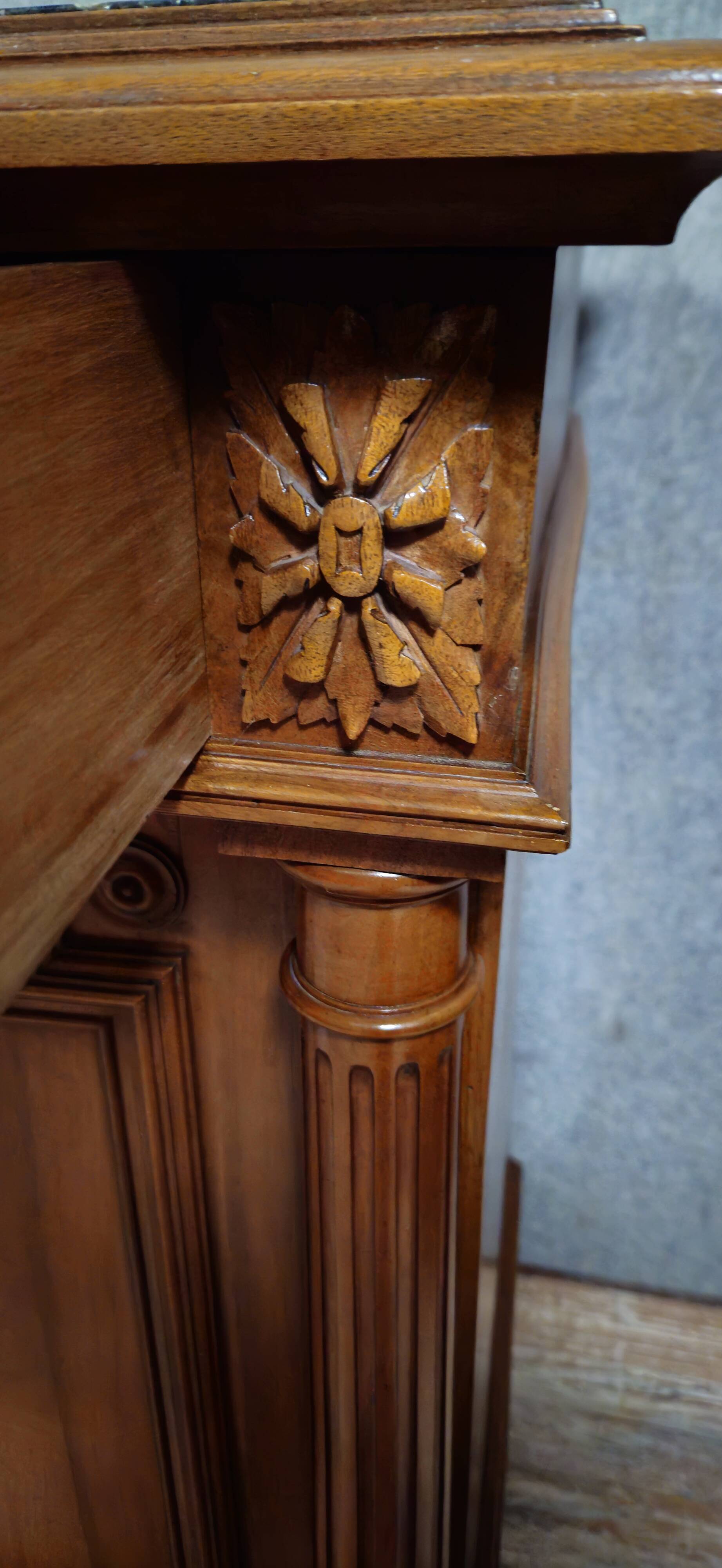 Buffet style Renaissance in mahogany with marble top – 19th century