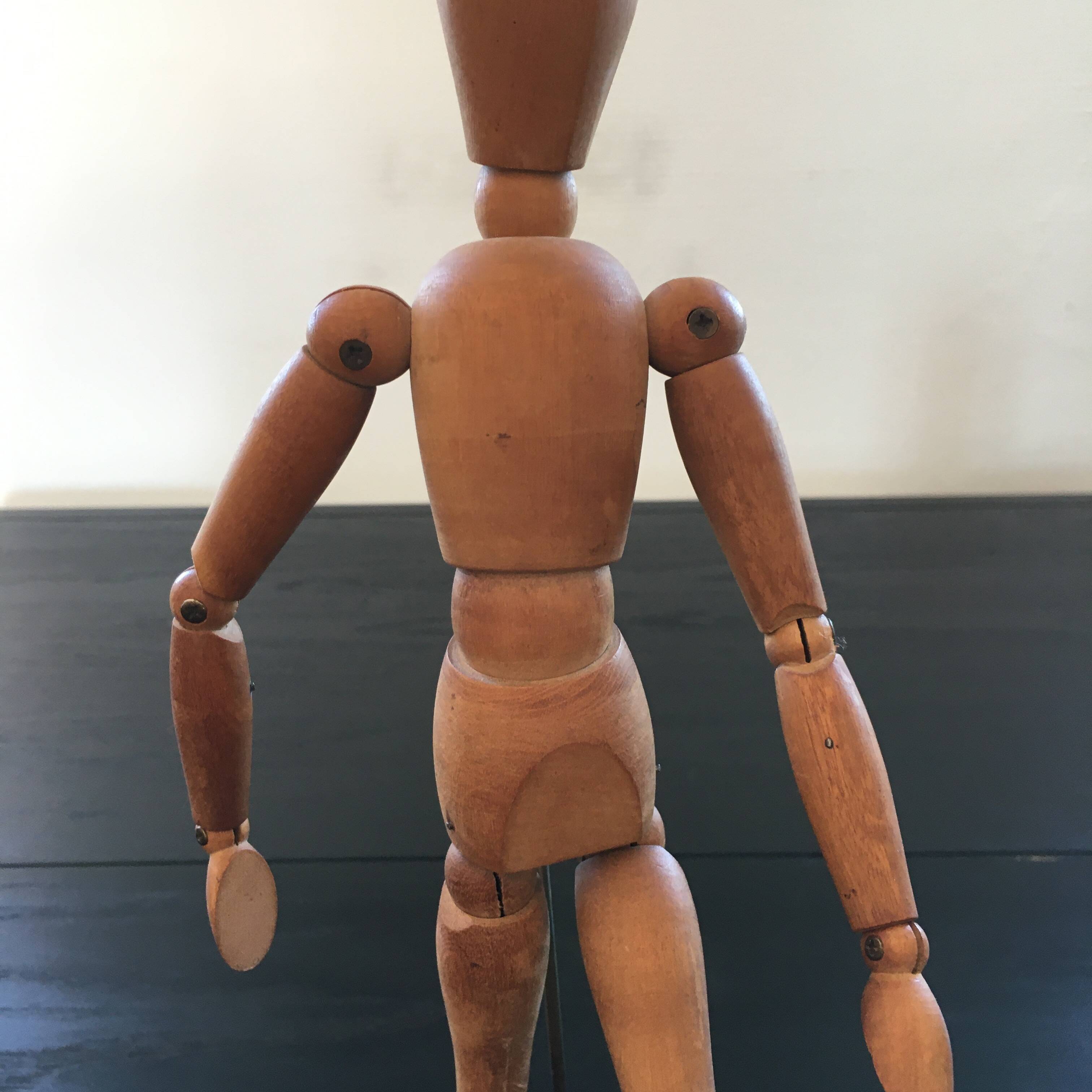 Articulated wooden mannequin