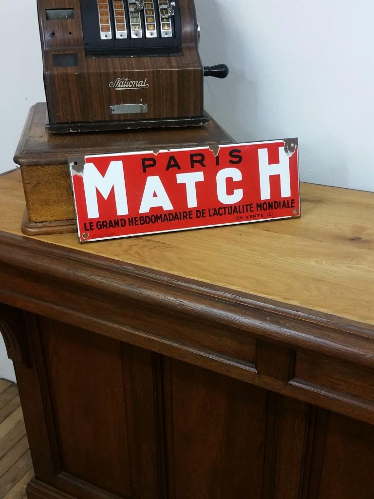 Enamelled plate "Paris Match"