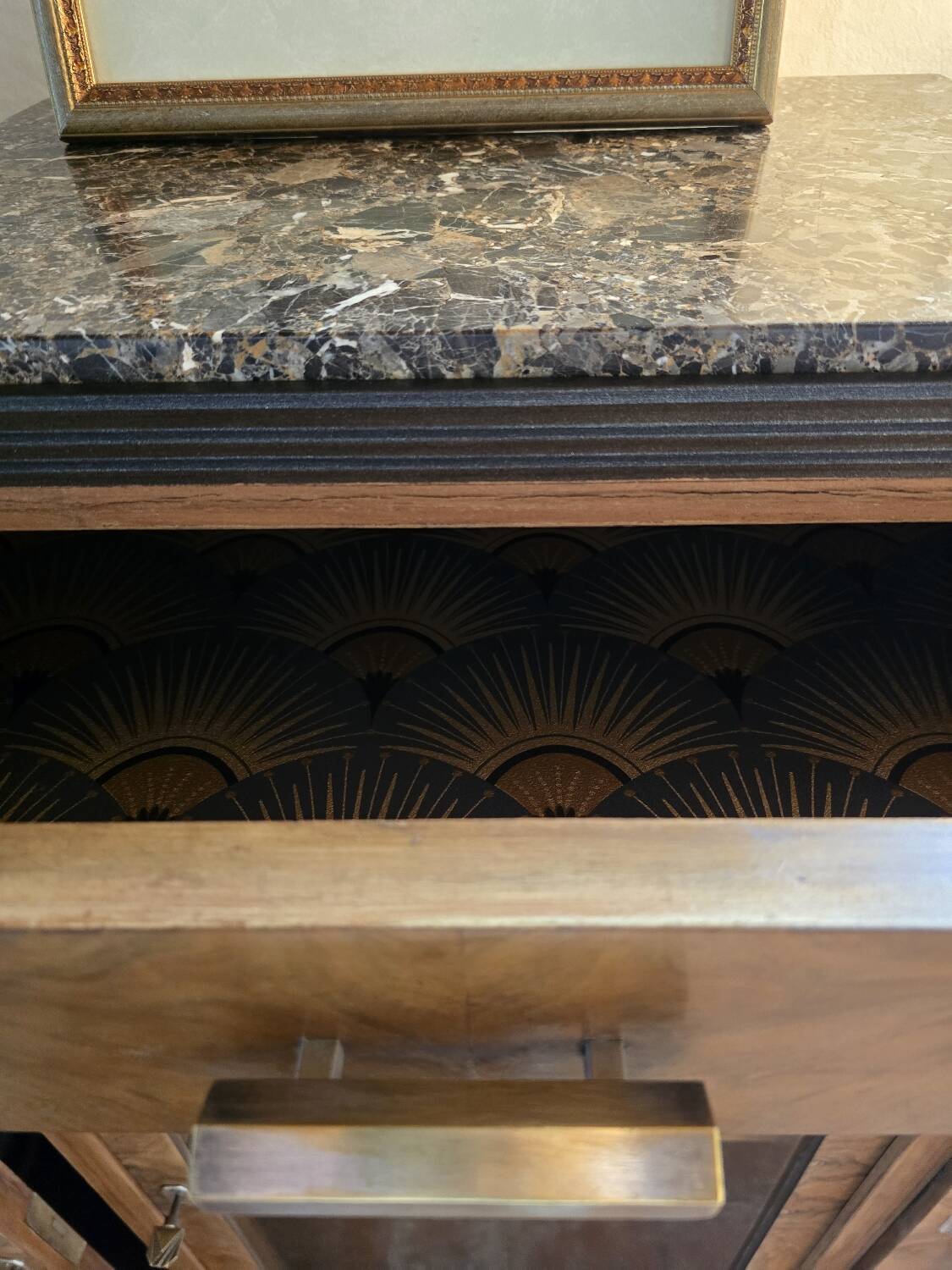 Buffet vitré Art déco en bois et marbre