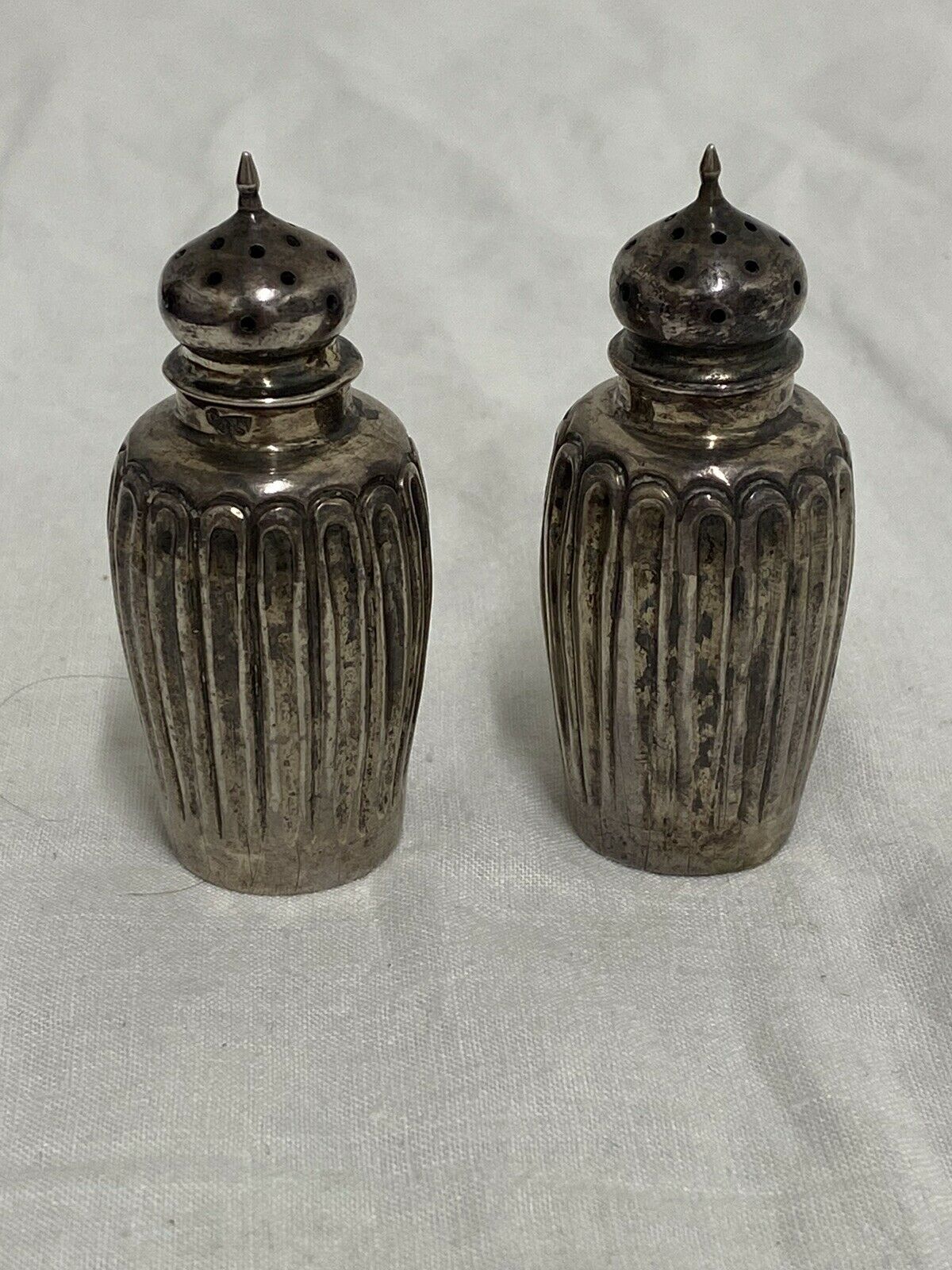 Pair of salt shakers sprinkler sprinkler solid silver period 18th century