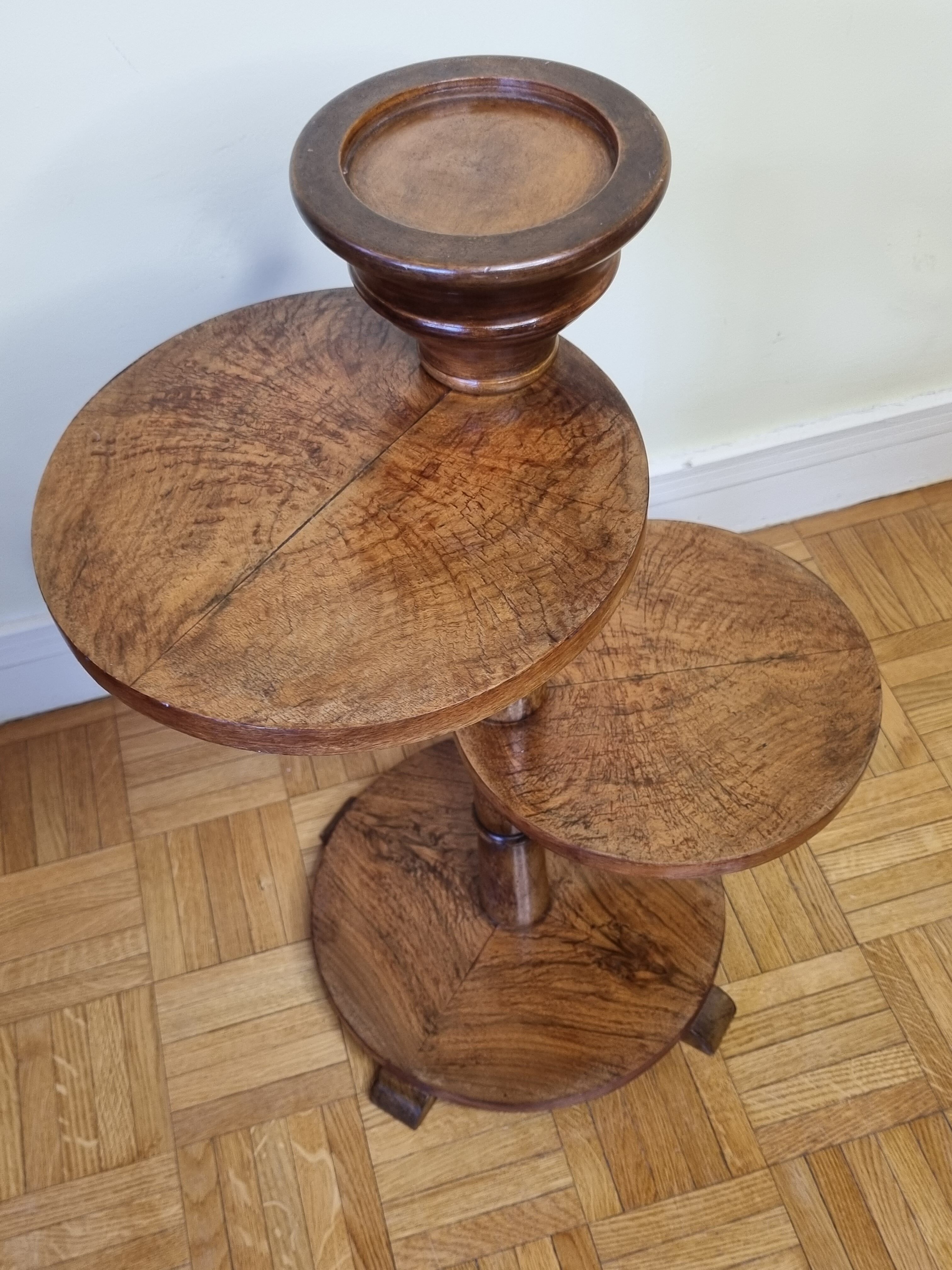 Guéridon Art Déco Modernisme à deux plateaux en Loupe de Thuya