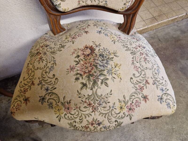 Set of 3 Louis XV style chairs - In carved and moulded wood with flowers