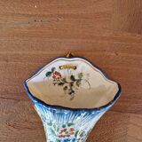 Wall-mounted bouquet holder in Nevers faience - By Amand Hiver