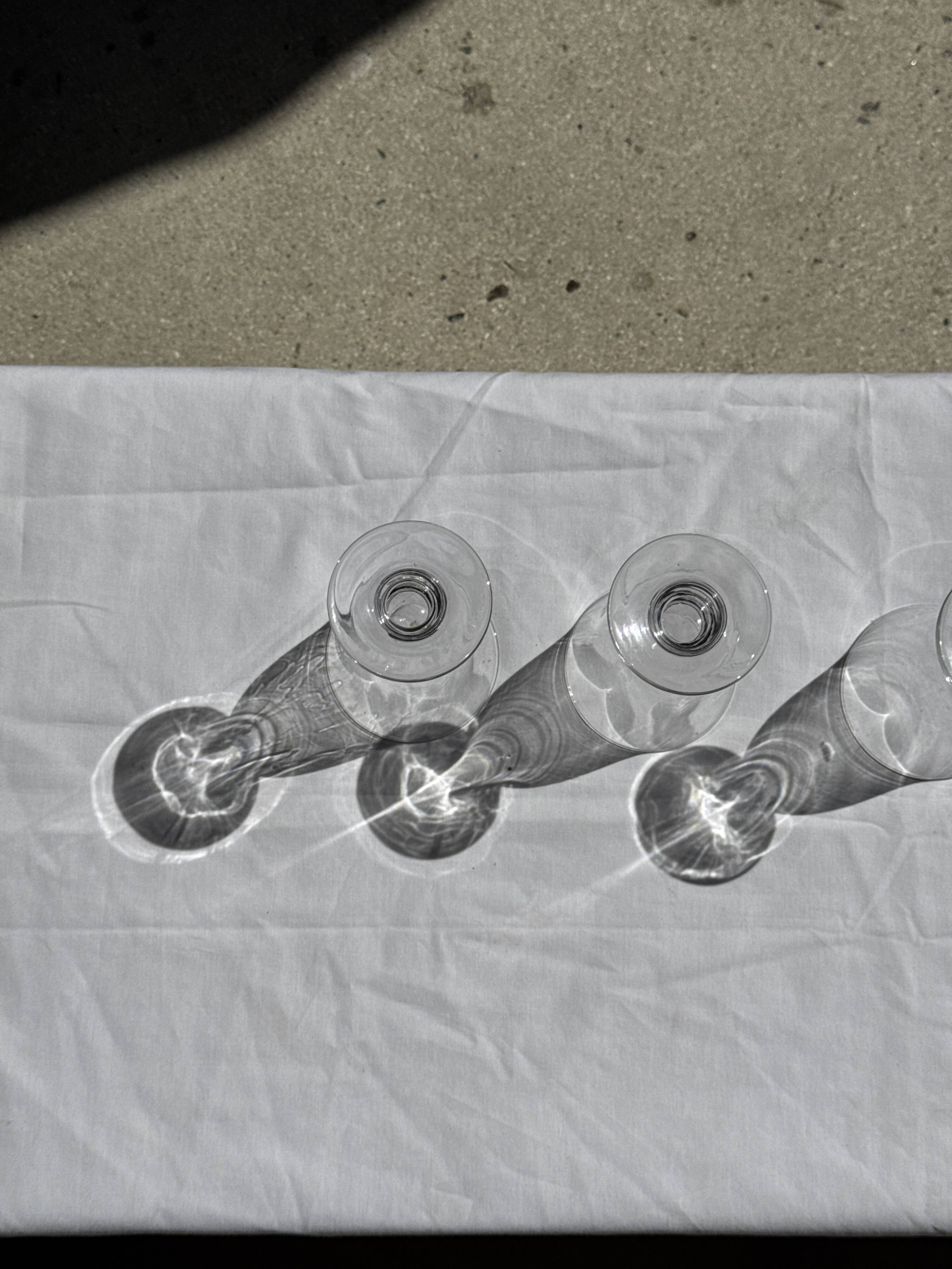 Set of 3 vintage stemmed glasses in clear glass H14 D10