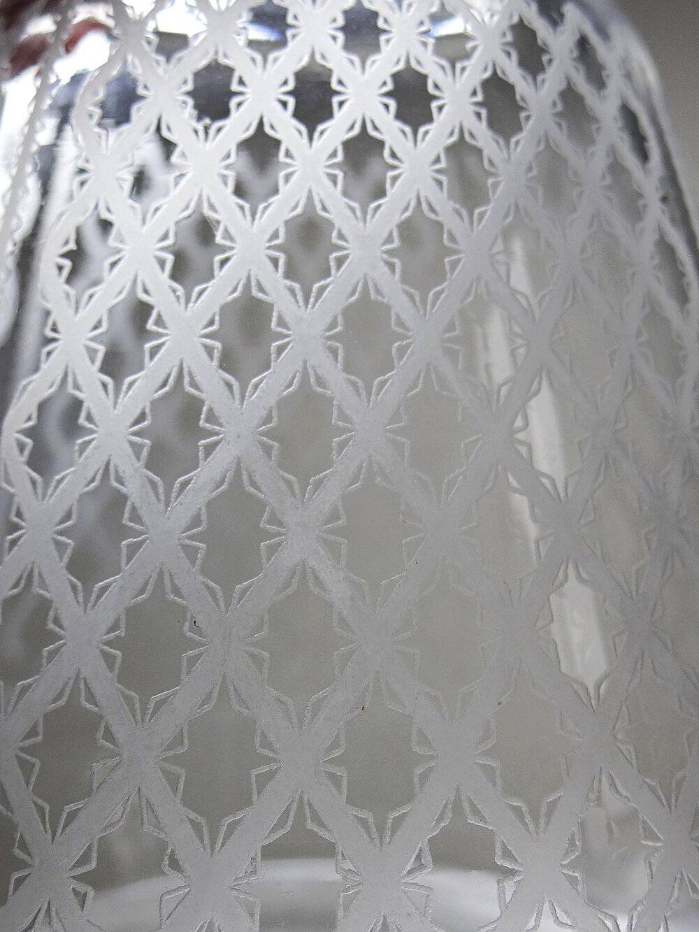 Engraved crystal carafe model "Alhambra" Baccarat from the years 1900-1920.