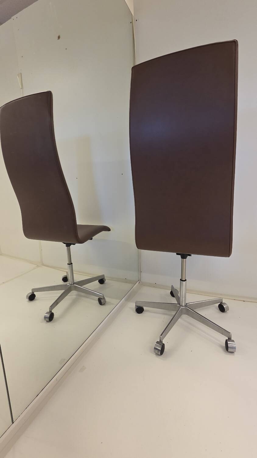 Chaise Oxford à dossier haut par Arne Jacobsen pour Fritz Hansen