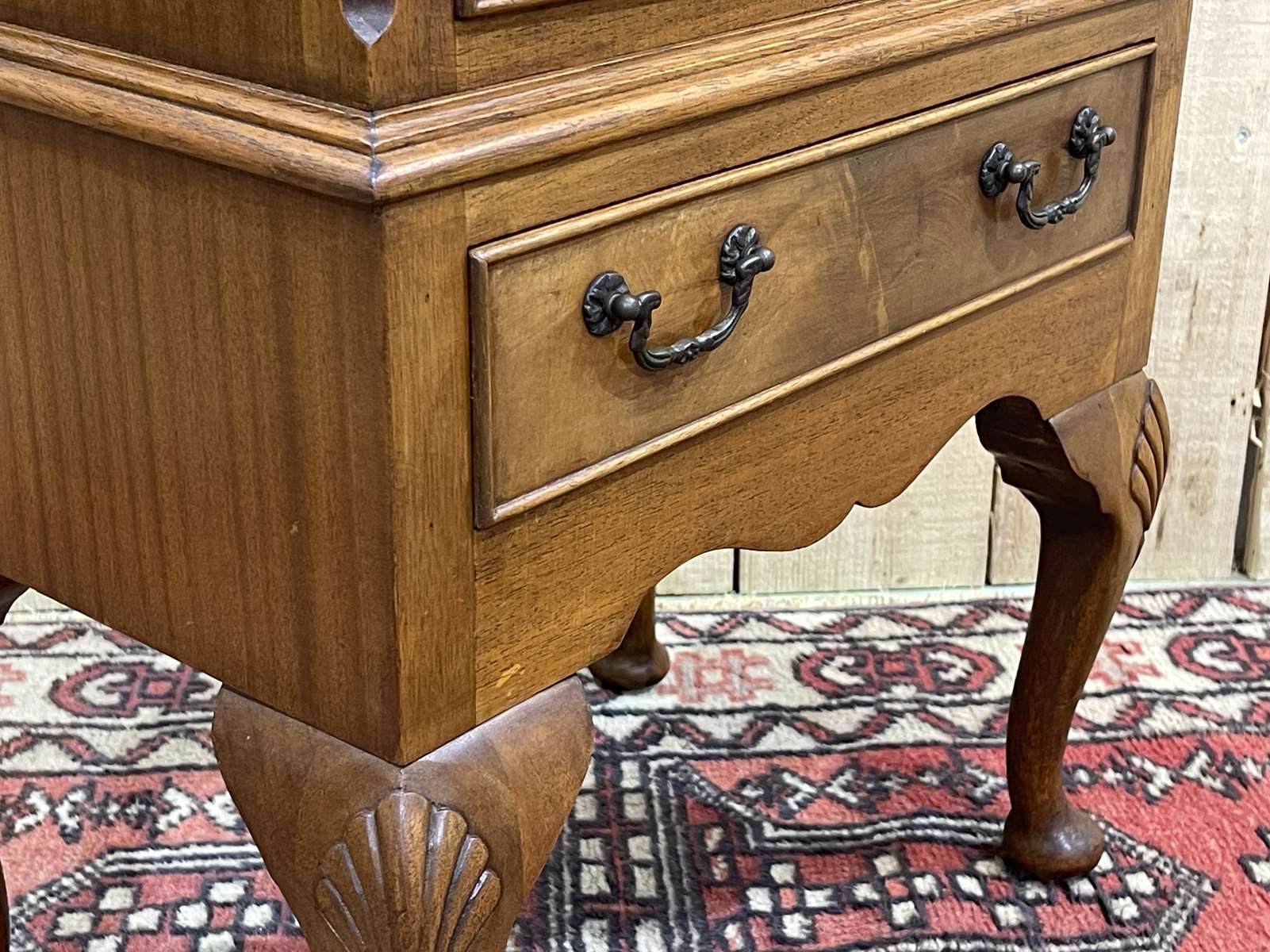Small English mahogany chest of drawers from the 50s