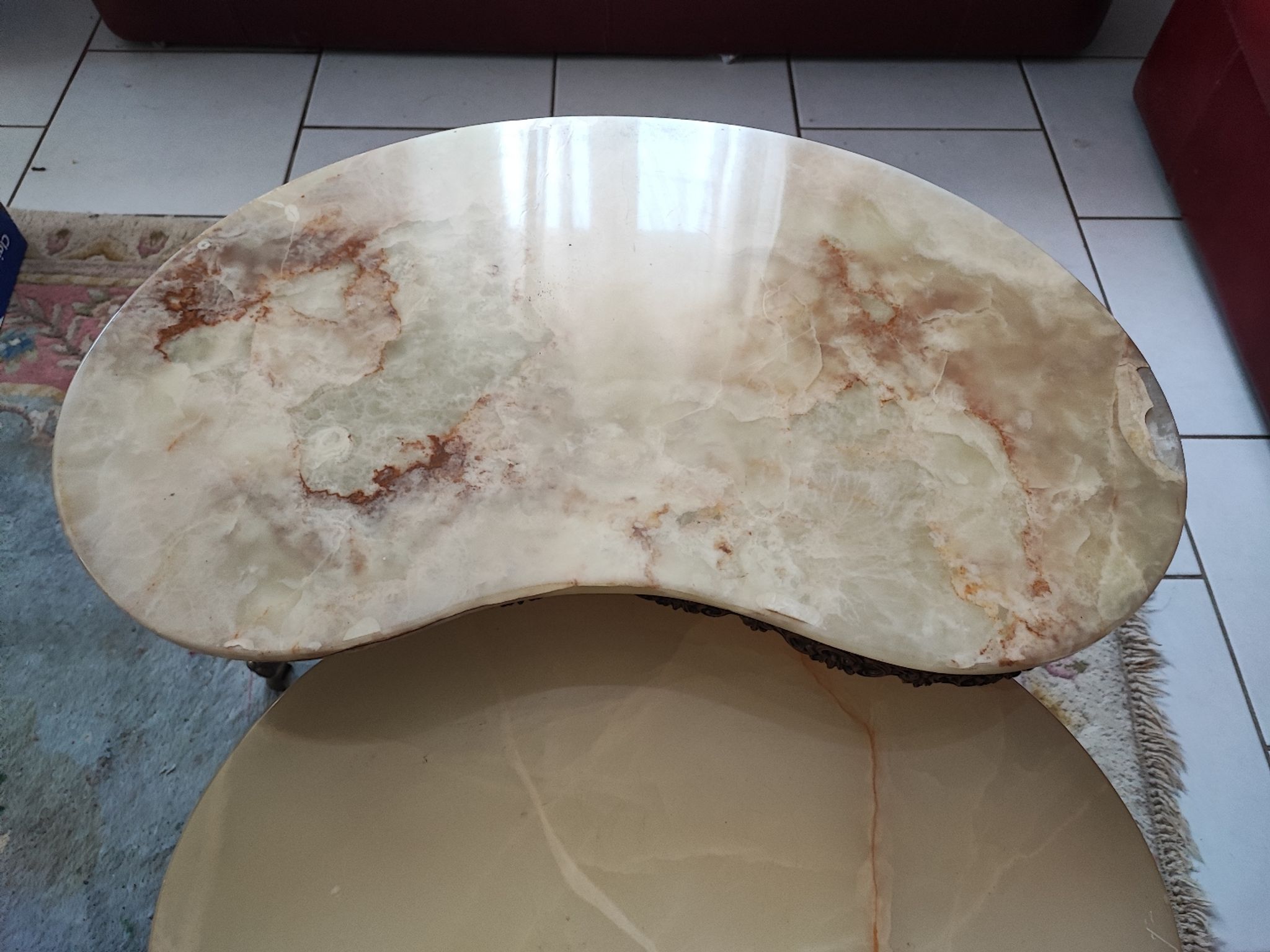 Kidney bean nesting tables