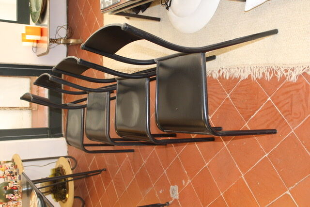 Série de 4 chaises d’école noires