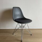Lot of 4 original Eames DSR chairs by Vitra – with cushion.