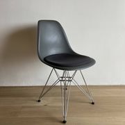 Lot of 4 original Eames DSR chairs by Vitra – with cushion